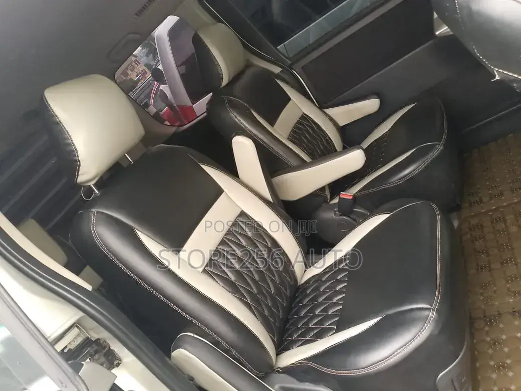 Toyota Noah 2.0 158hp FWD (8 Seater) 2011 White