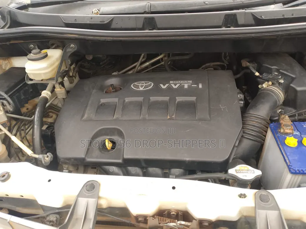 Toyota Noah 2.0 158hp FWD (8 Seater) 2011 White
