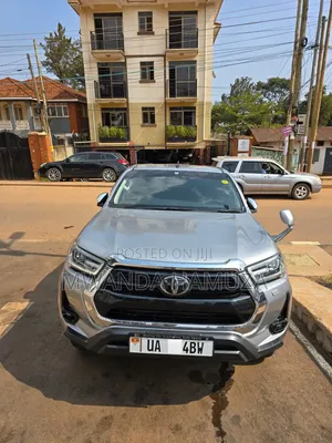 Toyota Hilux 2020 Silver