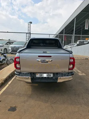 Toyota Hilux 2020 Silver