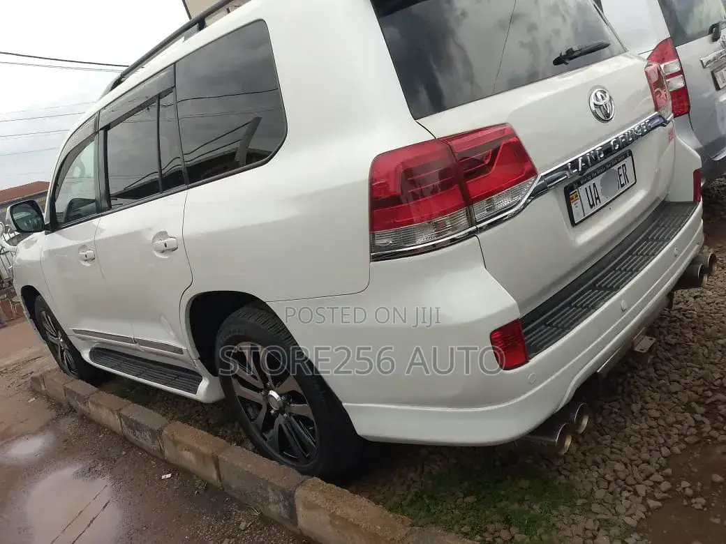 Toyota Land Cruiser 100 4.7 Executive 2008 White