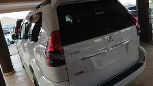 Toyota Land Cruiser Prado 2009 White