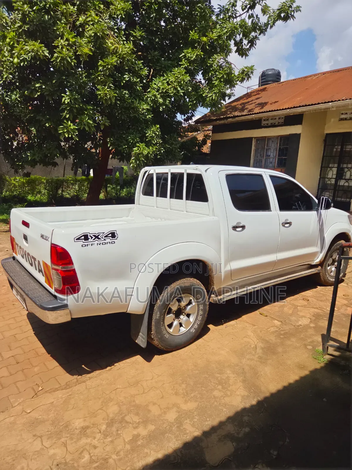 Toyota Hilux 2.5 D-4D 4X4 SRX 2012 White