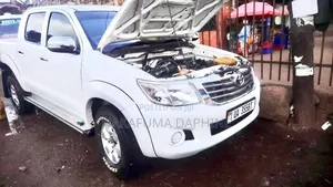 Toyota Hilux 2.5 D-4D 4X4 SRX 2012 White
