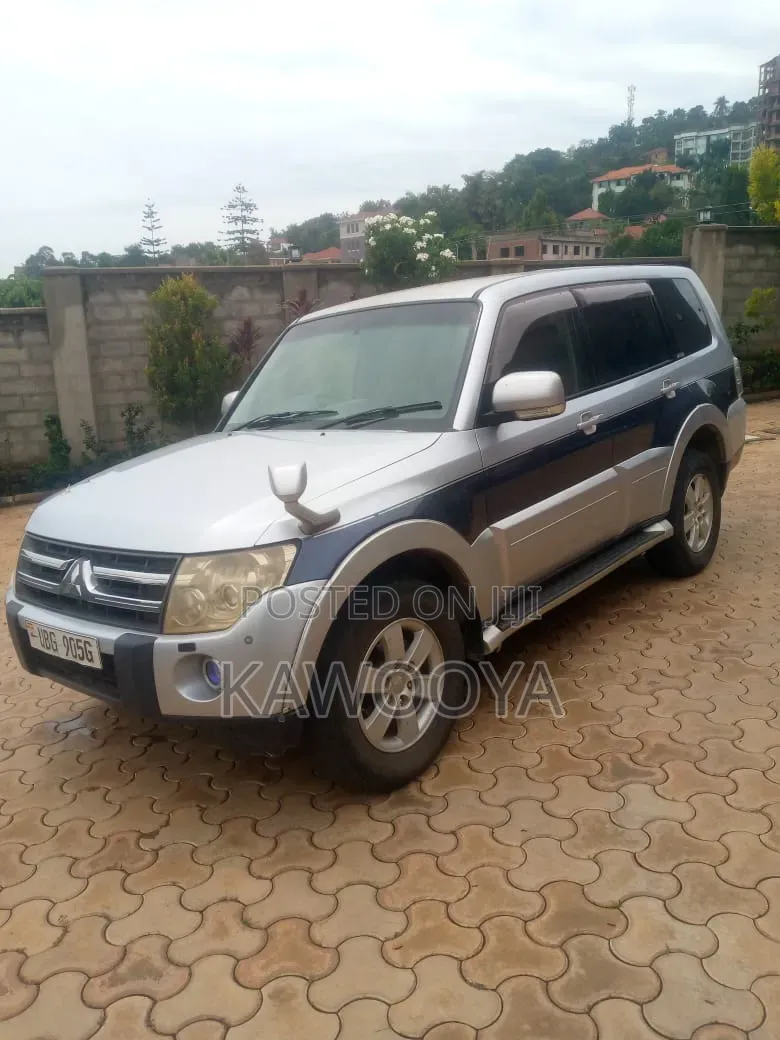Mitsubishi Pajero Super Exceed 2006 Gray