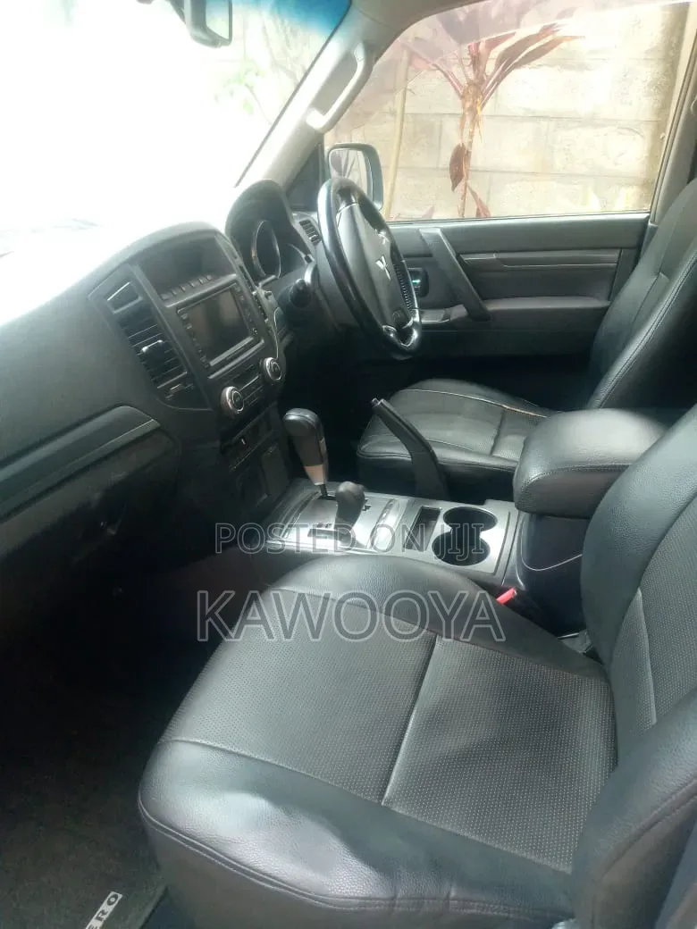 Mitsubishi Pajero Super Exceed 2006 Gray