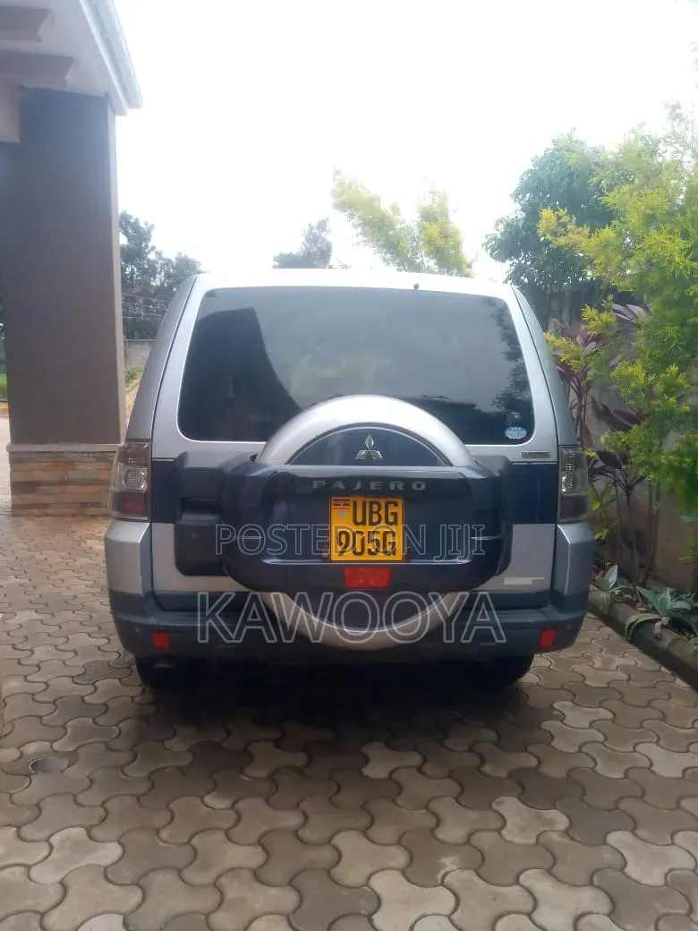Mitsubishi Pajero Super Exceed 2006 Gray