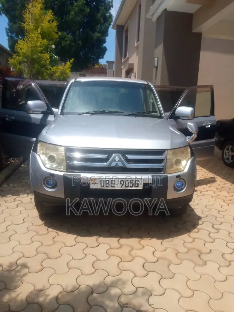Mitsubishi Pajero Super Exceed 2006 Gray