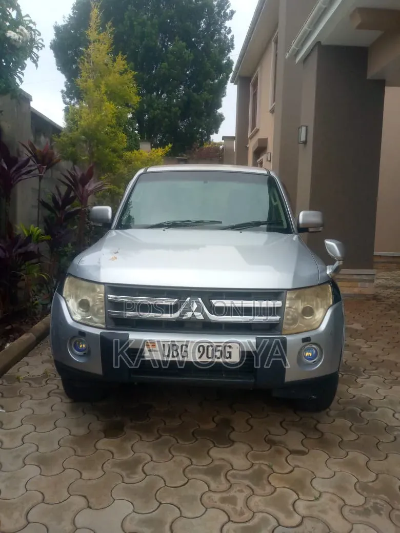 Mitsubishi Pajero Super Exceed 2006 Gray