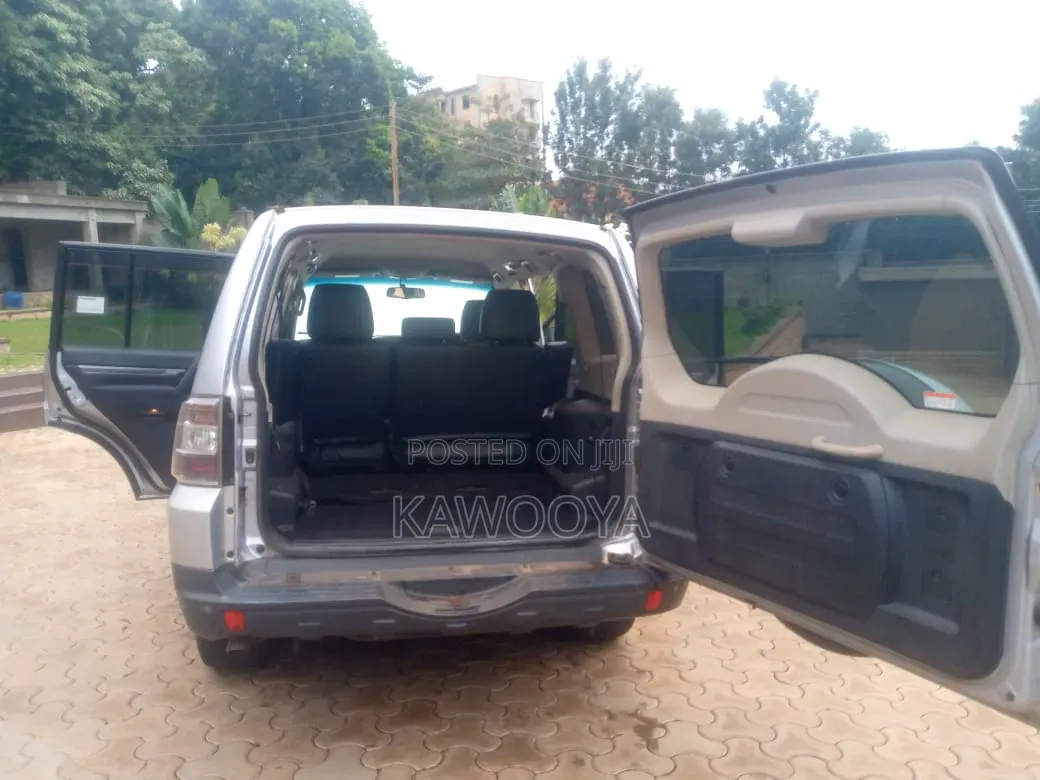 Mitsubishi Pajero Super Exceed 2006 Gray