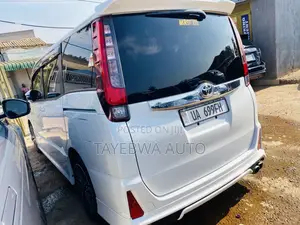Toyota Noah 2017