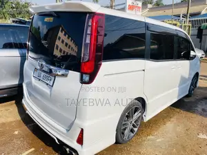 Toyota Noah 2017
