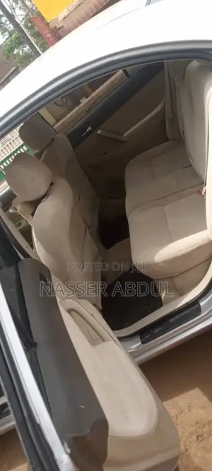 Toyota Premio 2018 Silver