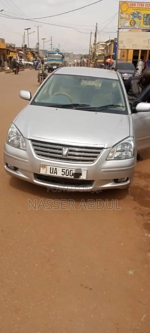 Toyota Premio 2018 Silver