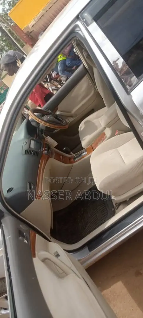 Toyota Premio 2018 Silver