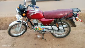 Bajaj Boxer 100 2025 Red