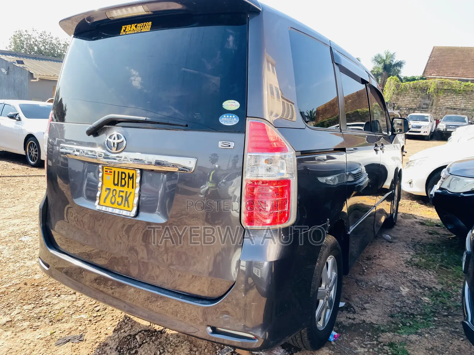 Toyota Noah 2010