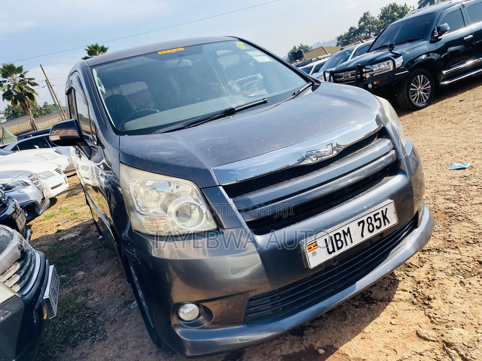 Toyota Noah 2010