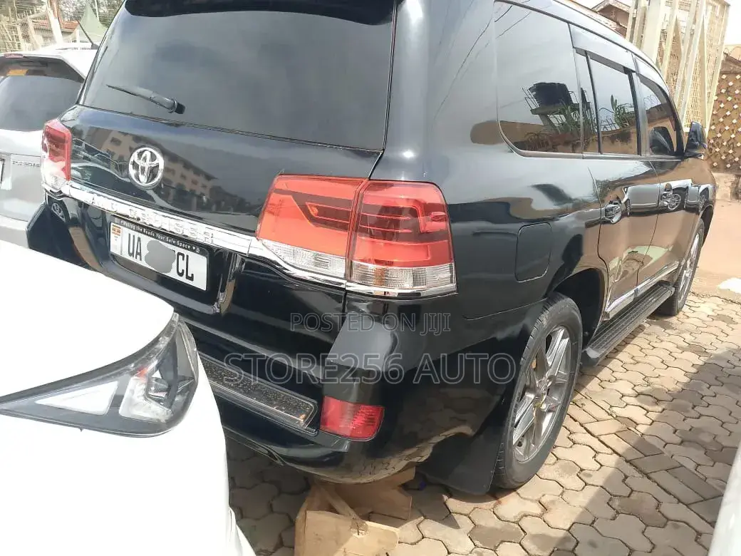 Toyota Land Cruiser 4.6 V8 AX 2011 Black