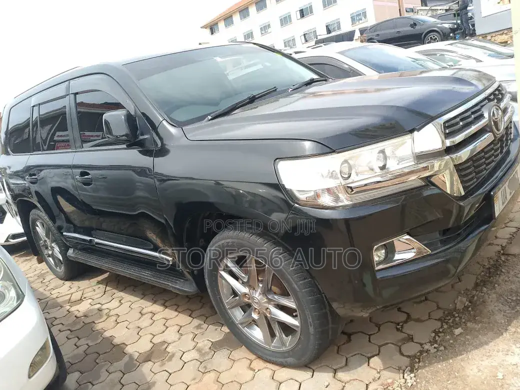Toyota Land Cruiser 4.6 V8 AX 2011 Black