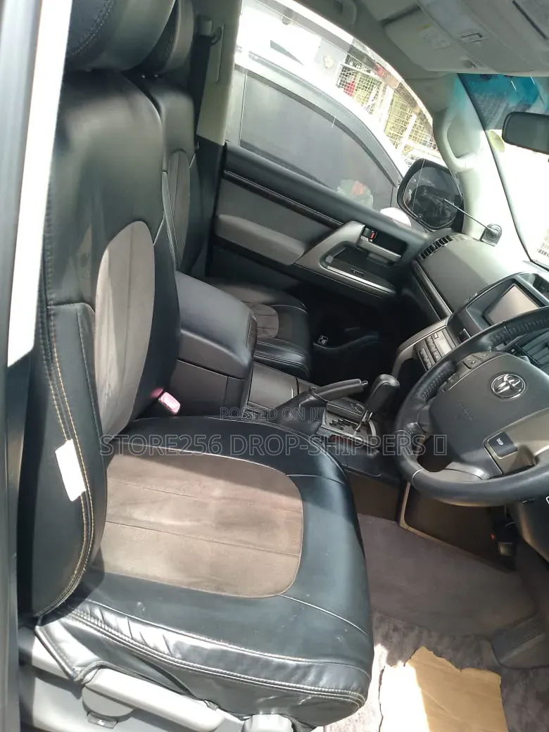 Toyota Land Cruiser 4.6 V8 AX 2011 Black