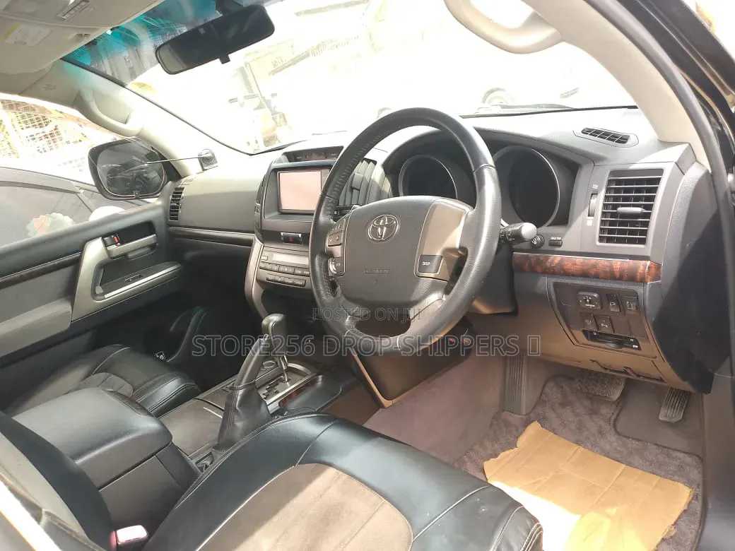 Toyota Land Cruiser 4.6 V8 AX 2011 Black