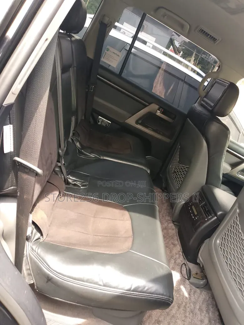 Toyota Land Cruiser 4.6 V8 AX 2011 Black