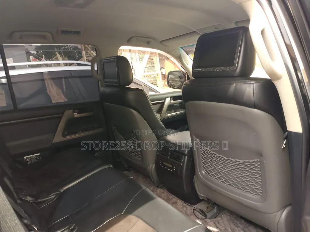 Toyota Land Cruiser 4.6 V8 AX 2011 Black