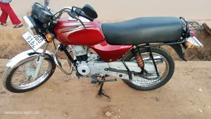 Bajaj Boxer 100 2024 Red
