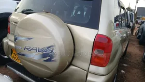 Toyota RAV4 1.8 2005 Gold