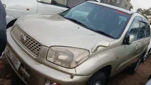 Toyota RAV4 1.8 2005 Gold