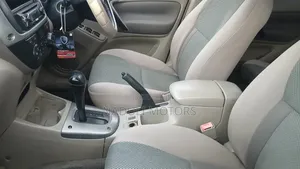 Toyota RAV4 1.8 2005 Gold