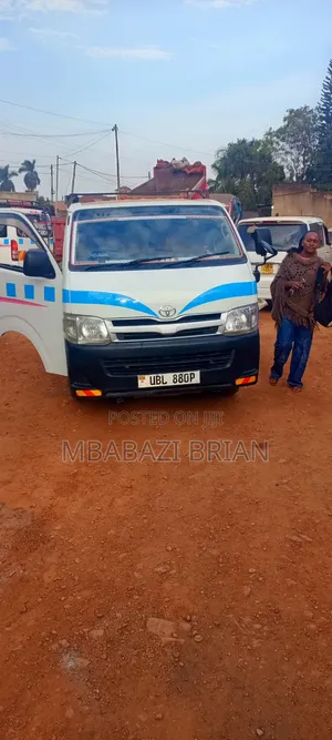 Toyota HiAce 2015 White