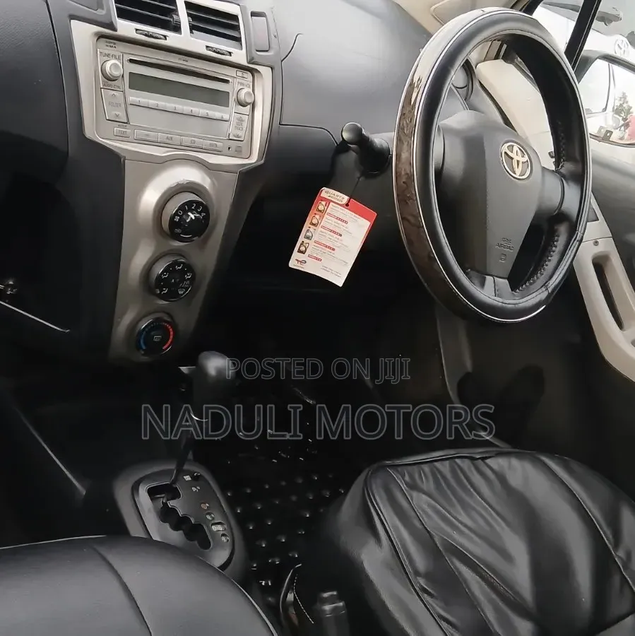 Toyota Vitz 2005 Silver