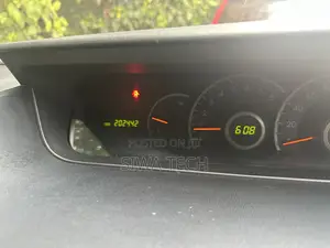 Toyota Noah 2.0 143hp AWD (7 Seater) 2013 Silver