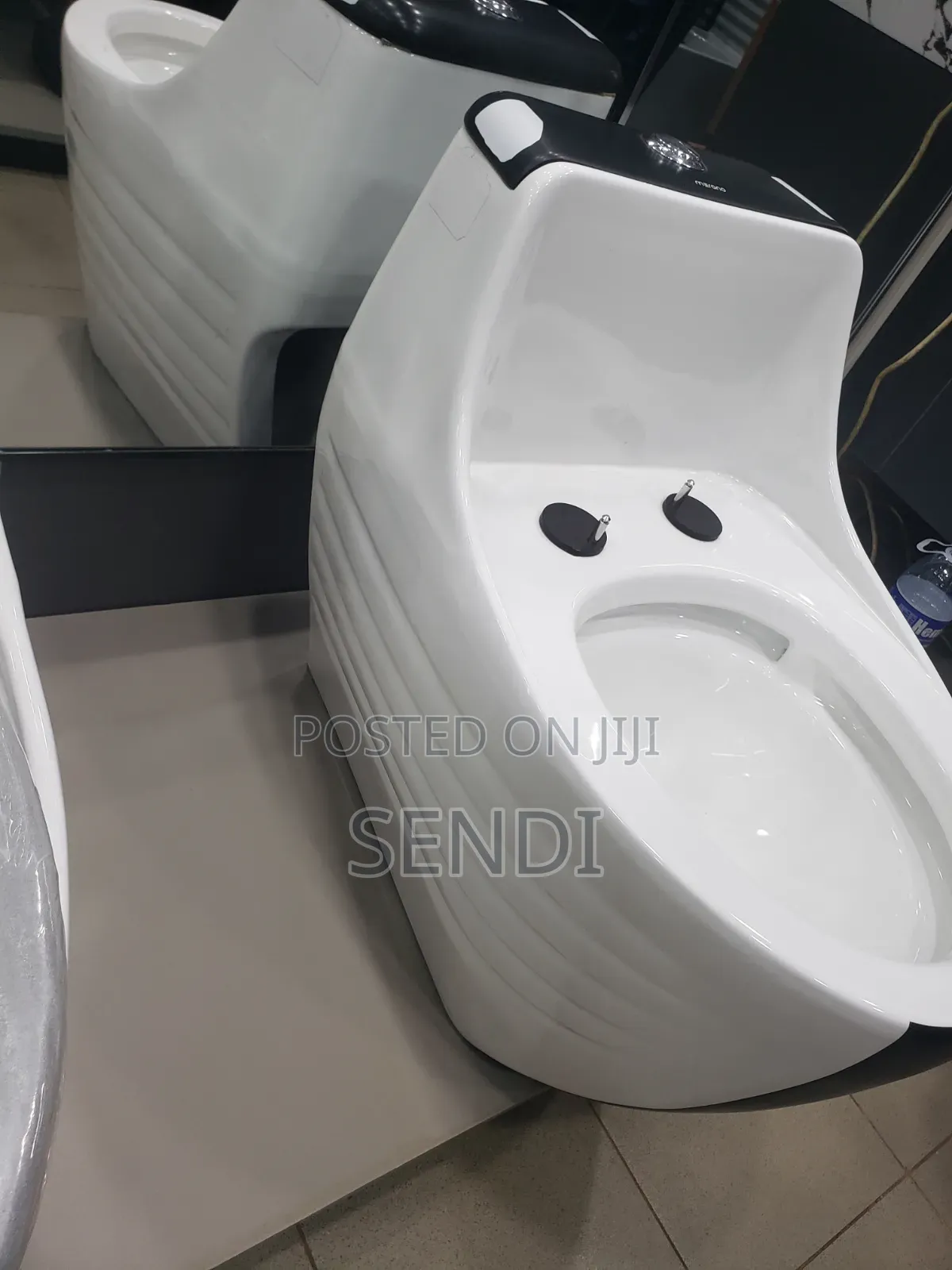 Murano Toilet