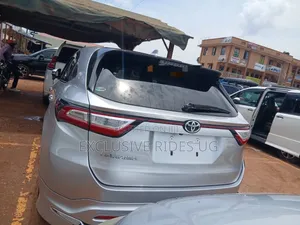 Toyota Harrier 2.0 4WD 2017 Silver