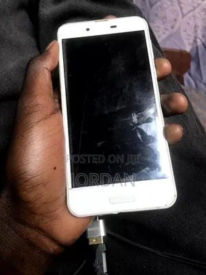 Sharp Aquos Sense SHV40 32 GB Gold