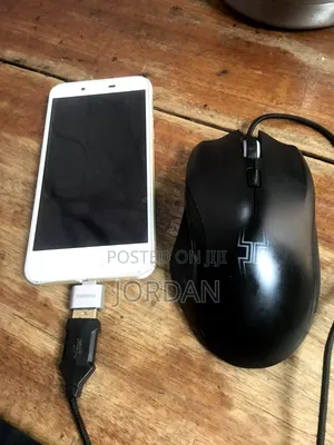 Sharp Aquos Sense SHV40 32 GB Gold