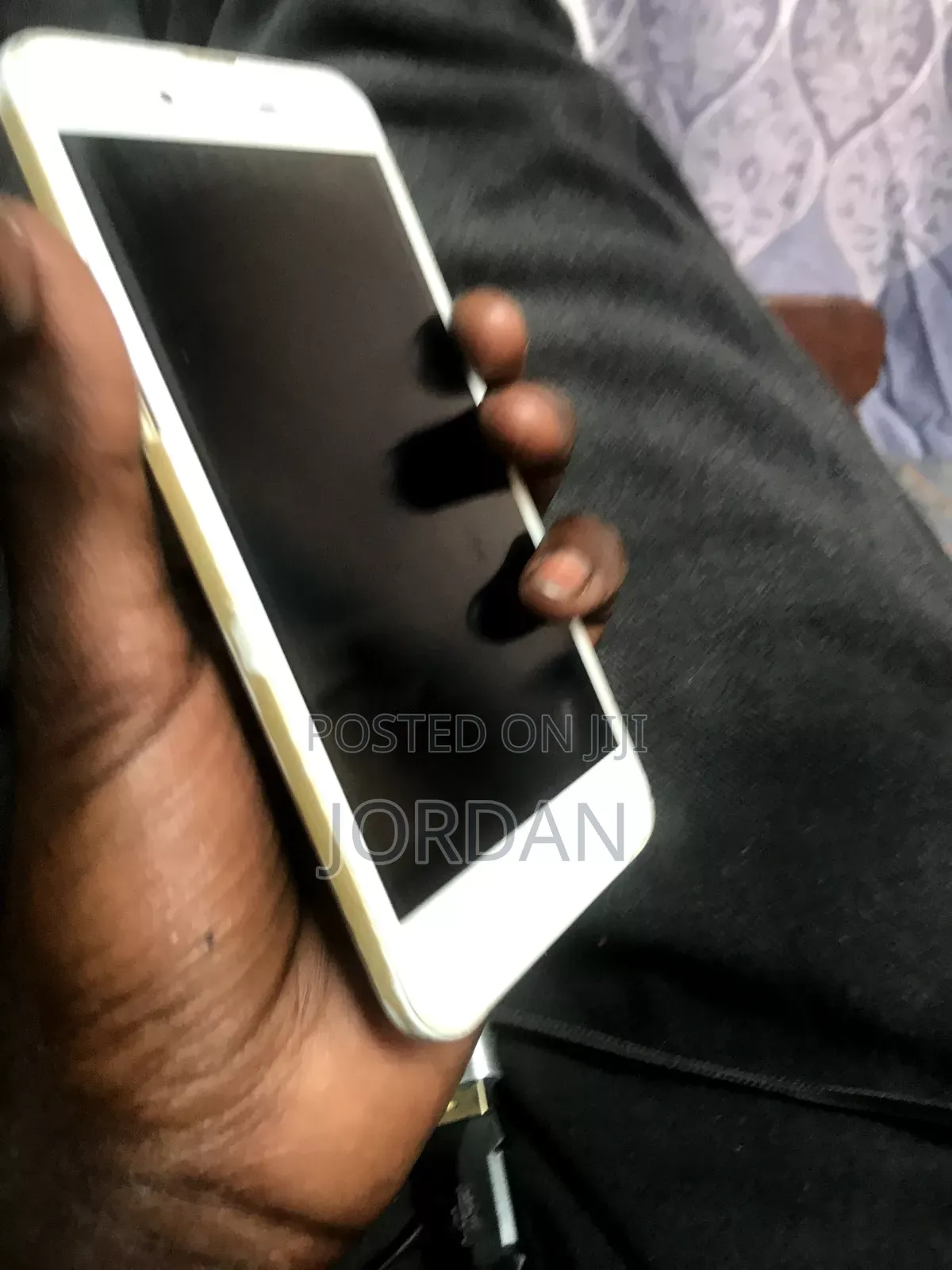 Sharp Aquos Sense SHV40 32 GB Gold