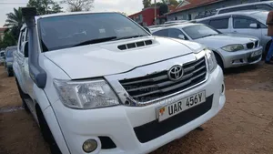 Toyota Hilux 2010 White
