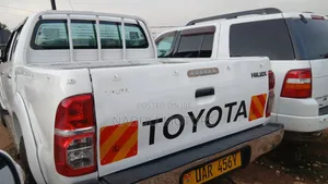 Toyota Hilux 2010 White