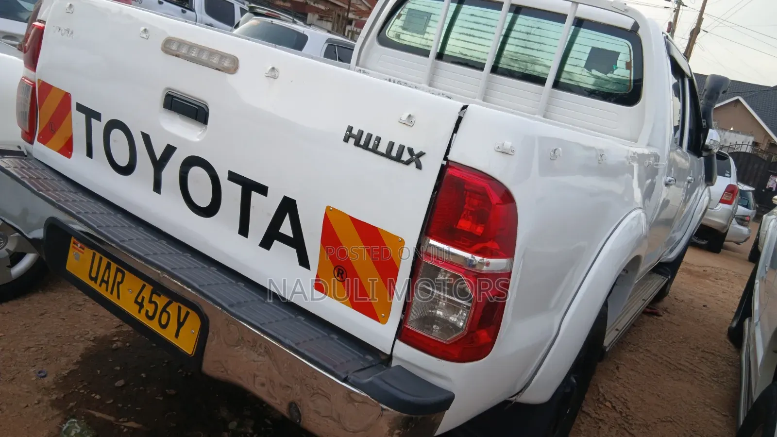 Toyota Hilux 2010 White