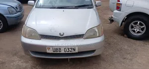 Toyota Platz 2001 Silver
