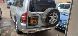 Mitsubishi Pajero 2000 Silver