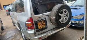 Mitsubishi Pajero 2000 Silver