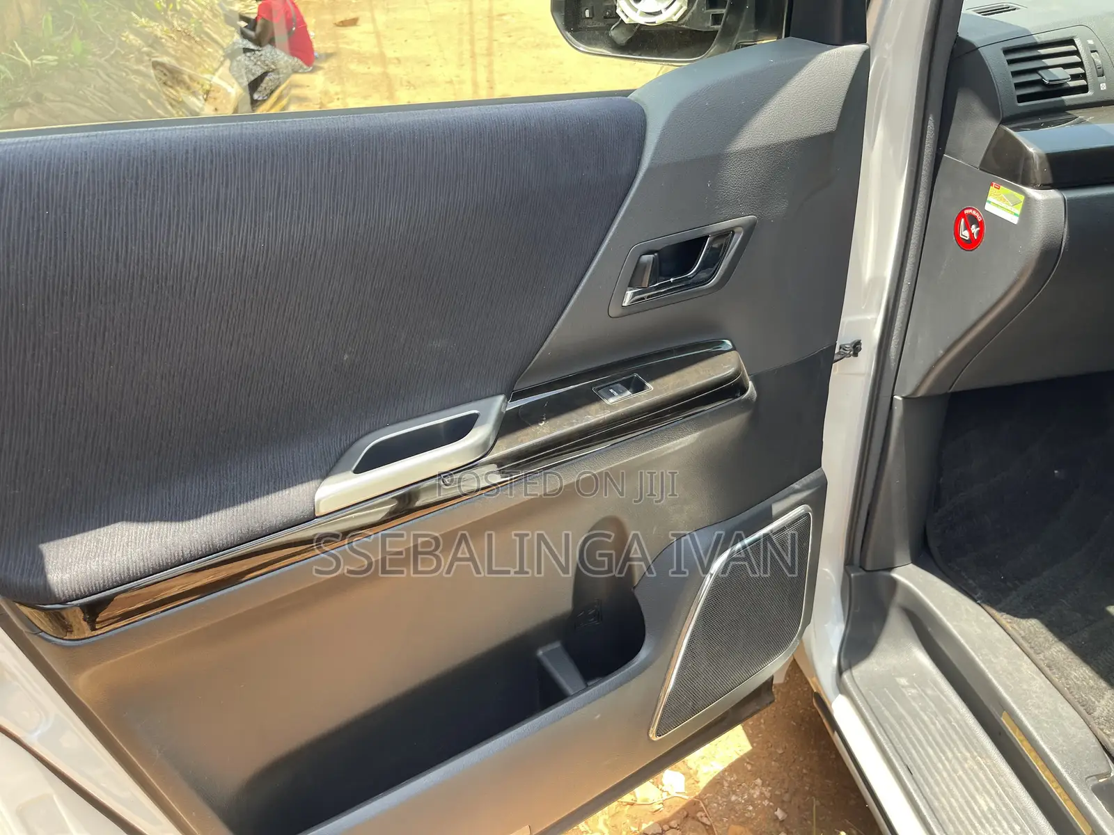 Toyota Vellfire 2011 White