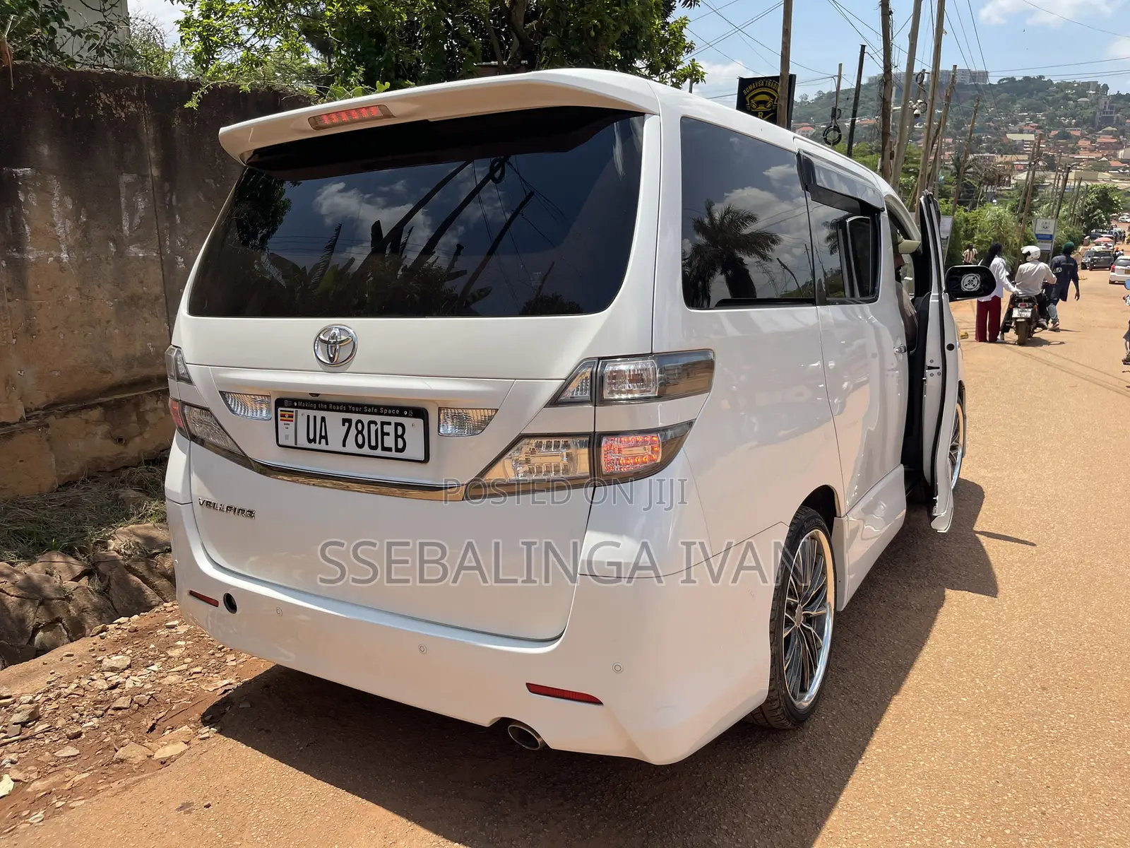 Toyota Vellfire 2011 White
