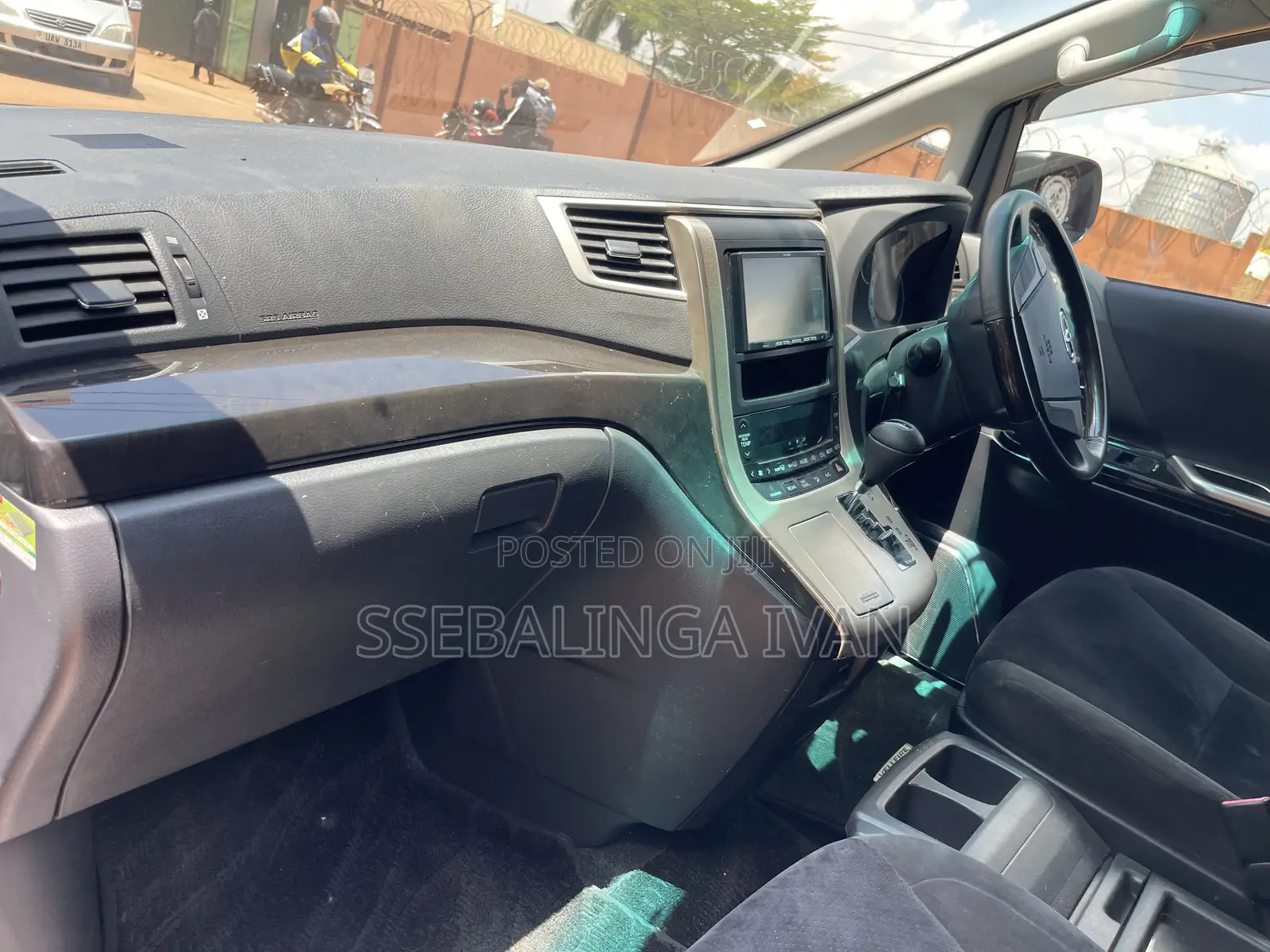 Toyota Vellfire 2011 White