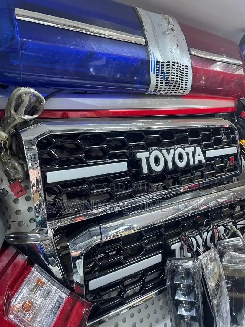 Land Cruiser FJ79 Front Grille
